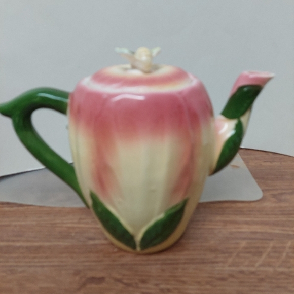 Vintage* 60s Hand-painted Tulip on Teapot with 3D Painted Bees Teapot - Picture 3 of 10